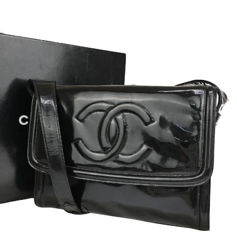 Chanel Logo Cc  Patent Leather Shoulder Bag (Pre-Owned)